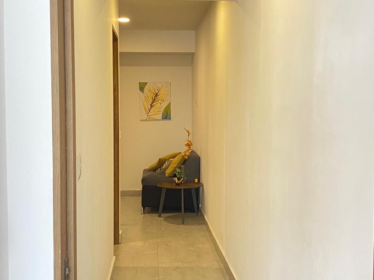 11 of 38: Pasillo hacia las recámaras