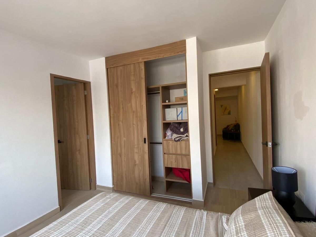 15 of 38: Closet recámara principal