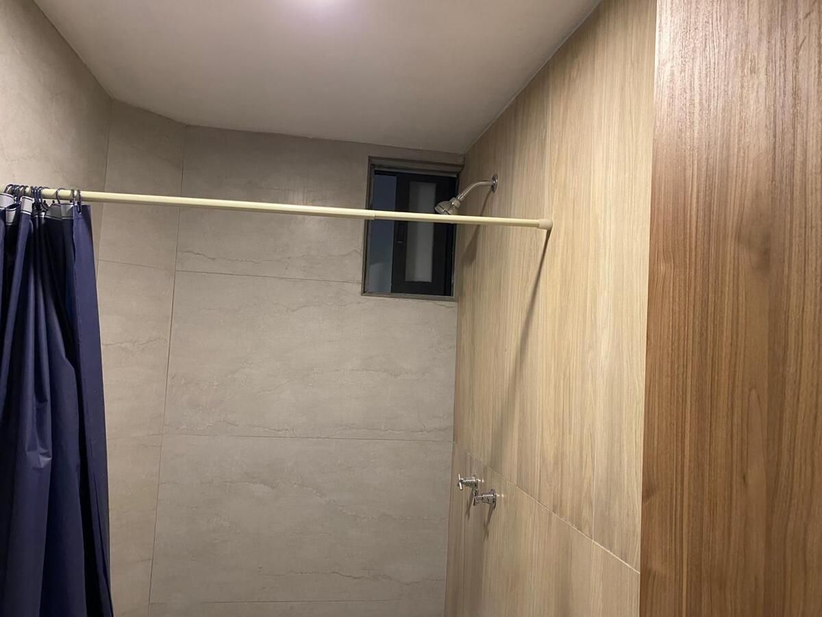 22 of 38: Regadera recámara principal