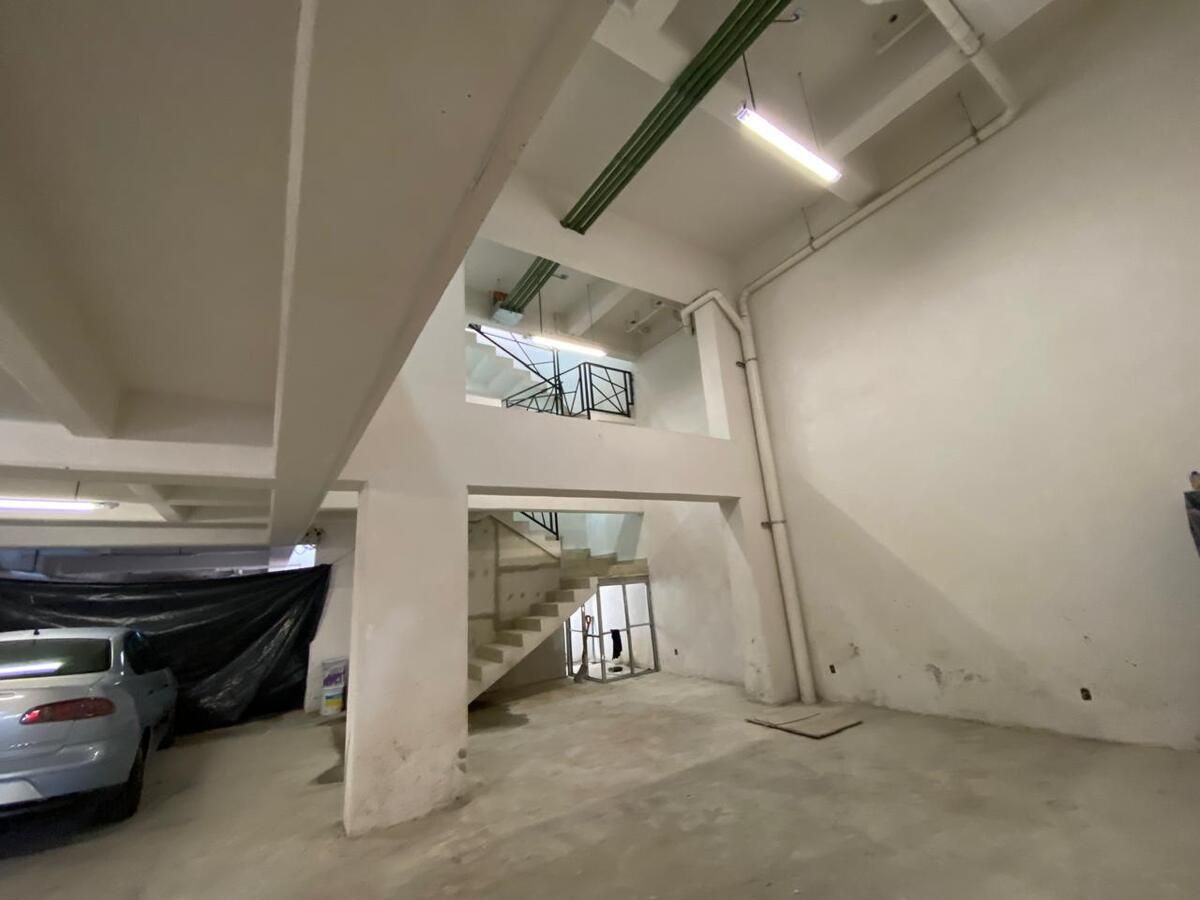 30 of 38: Estacionamiento