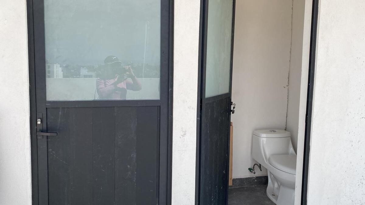 35 of 38: Baños del Roof