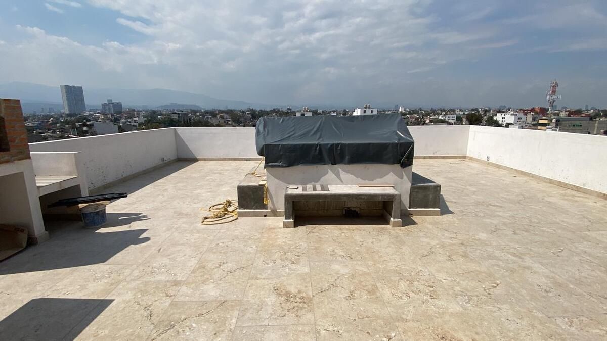 34 of 38: Roof Garden