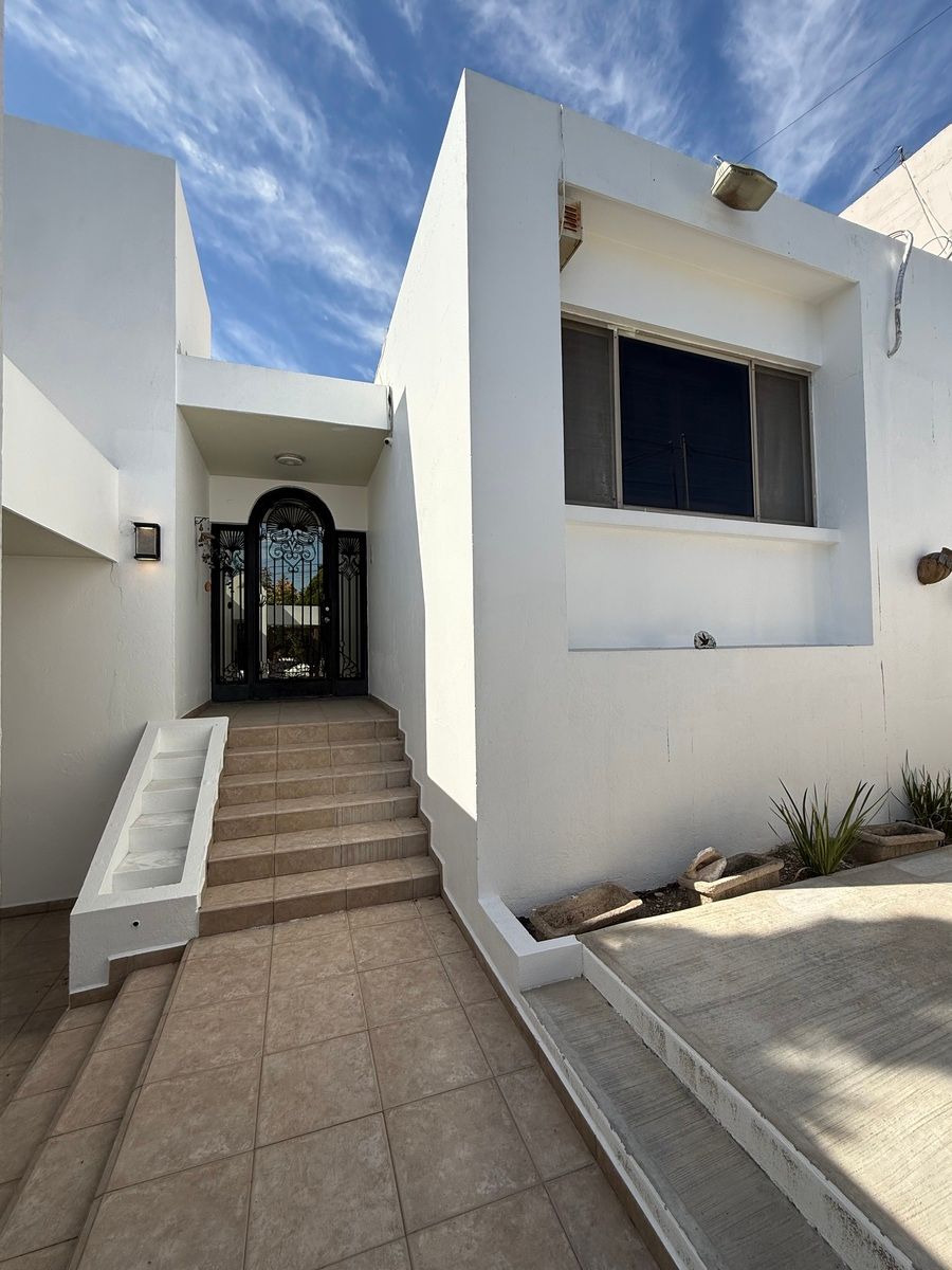 2 of 14: Entrada principal