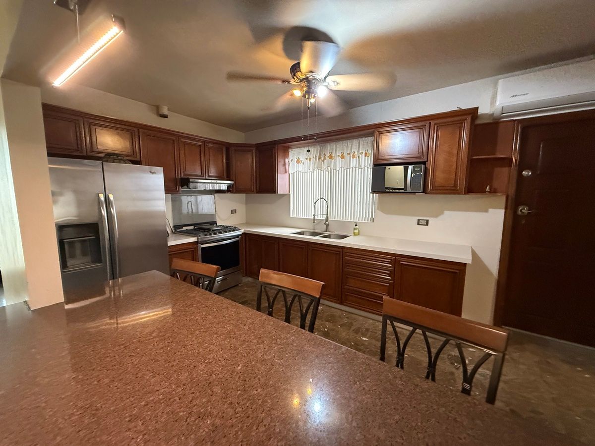 5 of 14: Barra de cocina