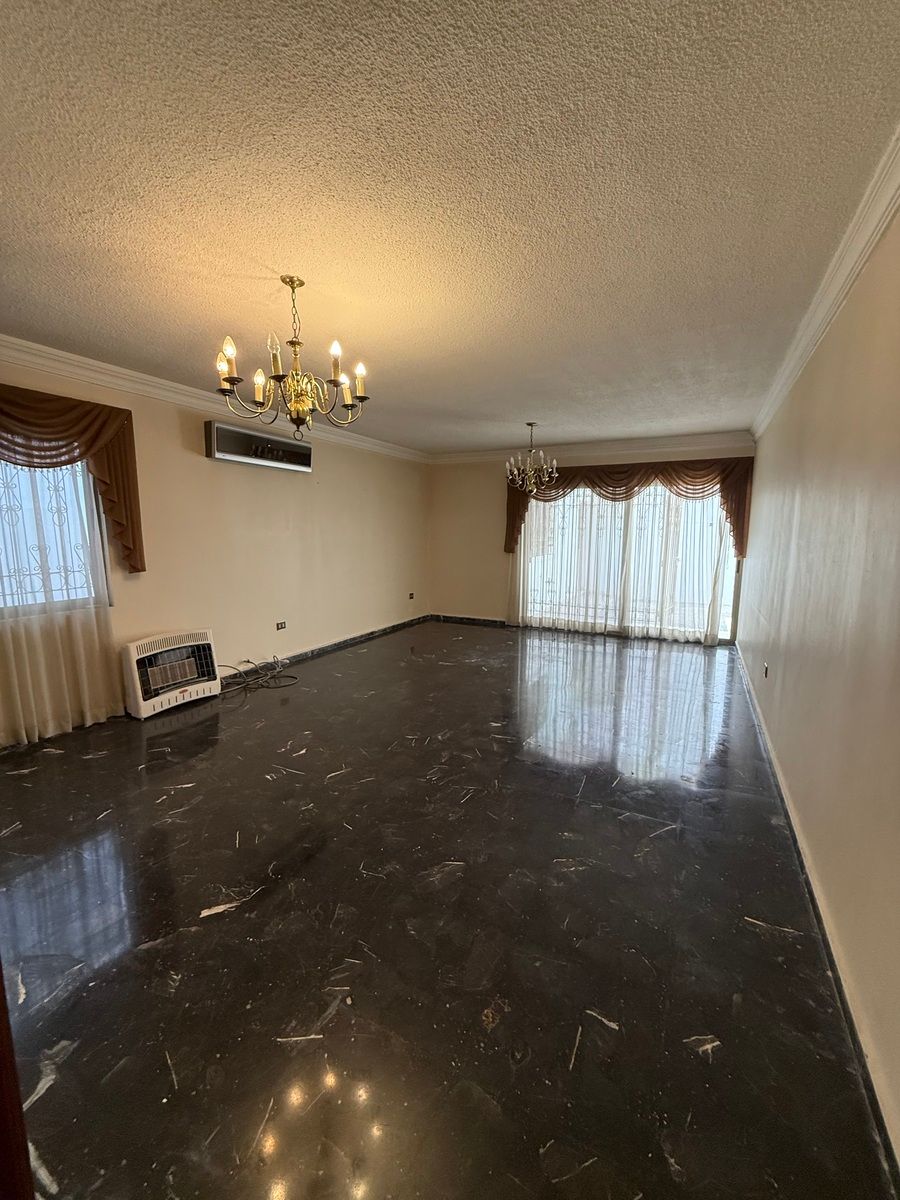 8 of 14: Sala-comedor