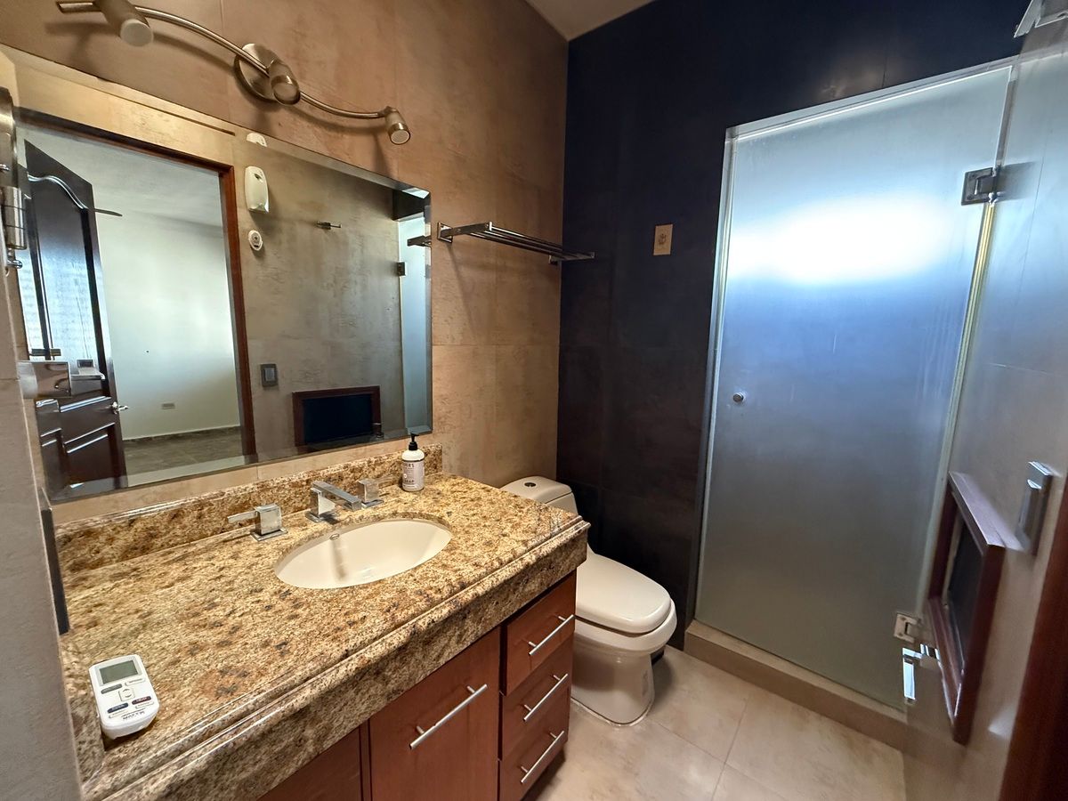 10 of 14: Baño Recamara principal