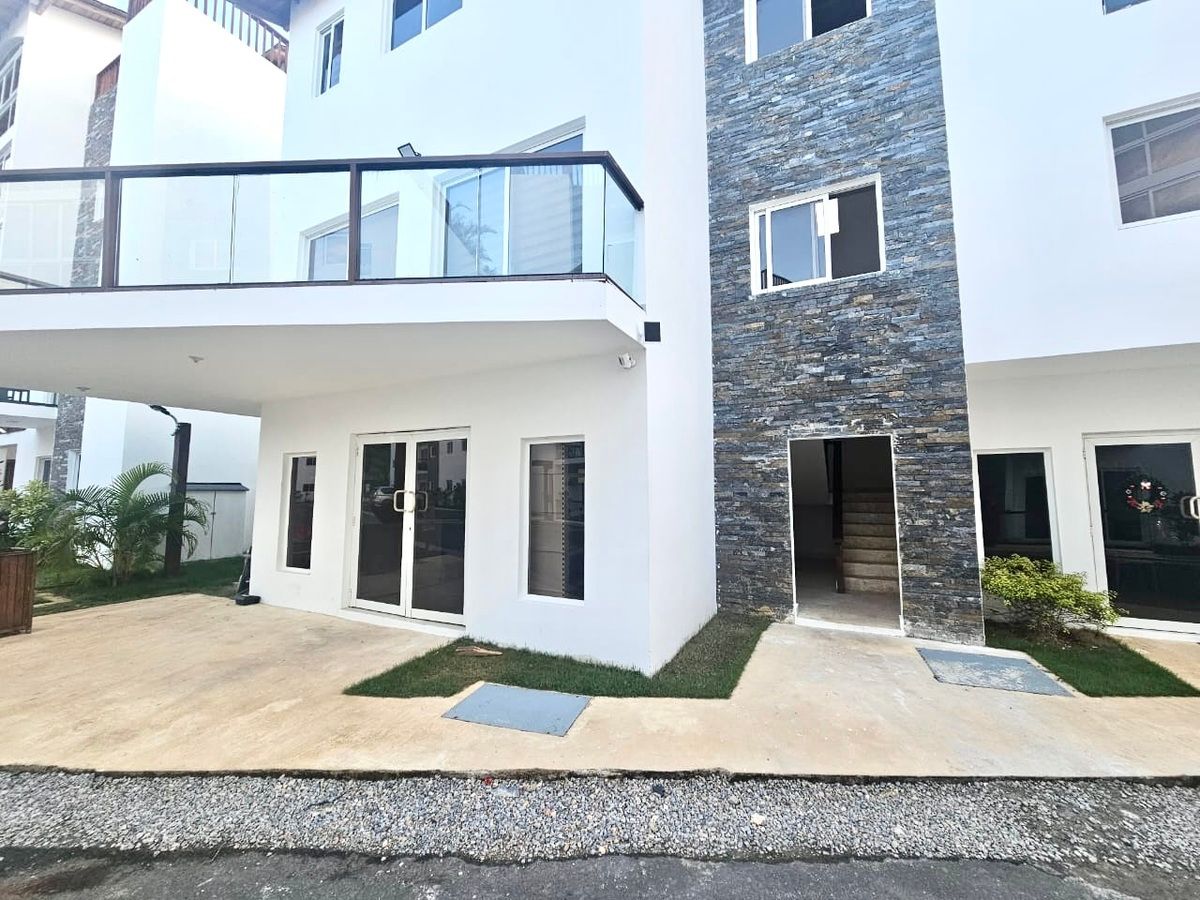 26 de 27: Edificio Administrativo y minimarket