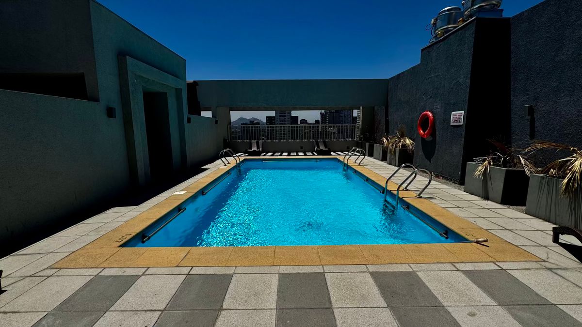 17 de 26: Piscina vista frontal