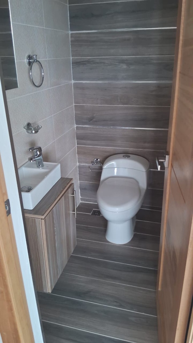 14 de 14: Medio Baño