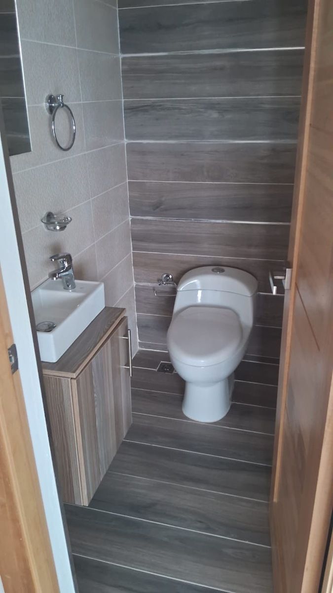 13 de 13: Medio Baño