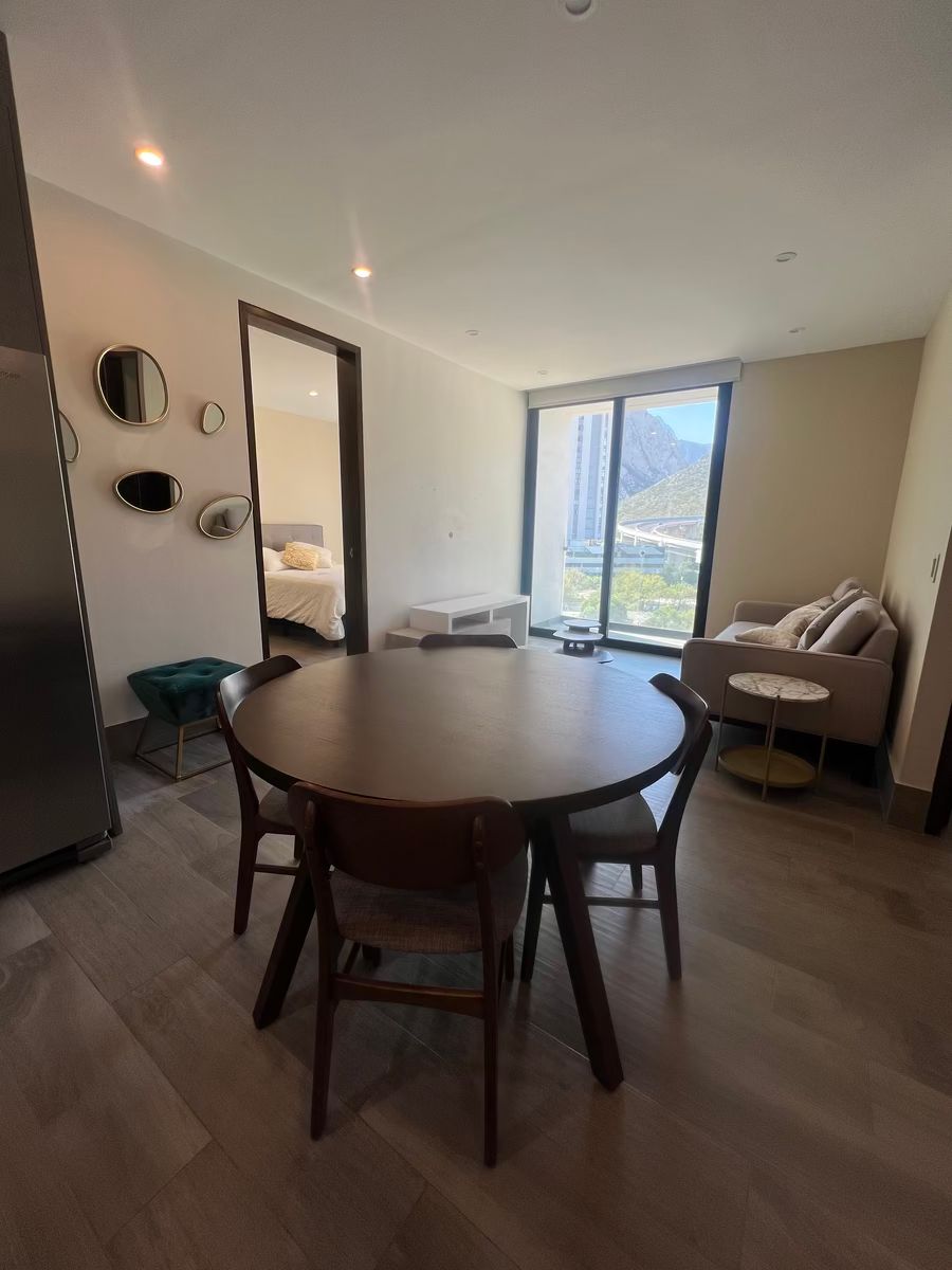 3 de 18: Comedor y área social