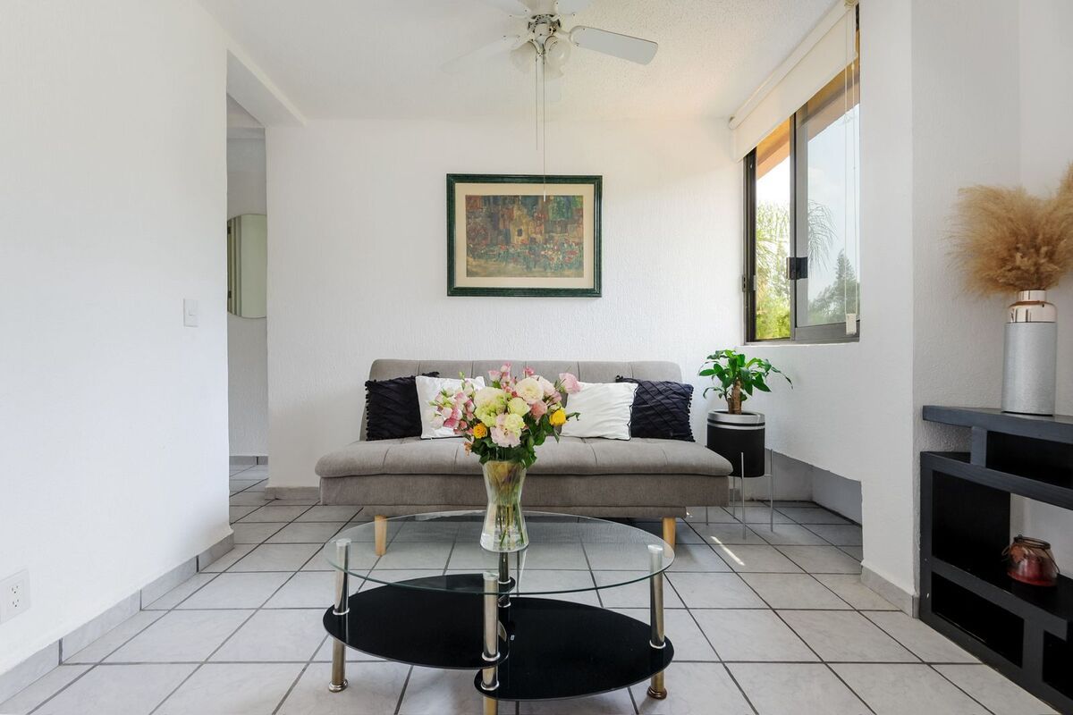 5 of 26: Sala o estudio