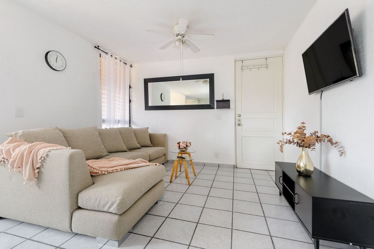 4 of 26: Sala de T. V. departamento en venta col. las Palmas