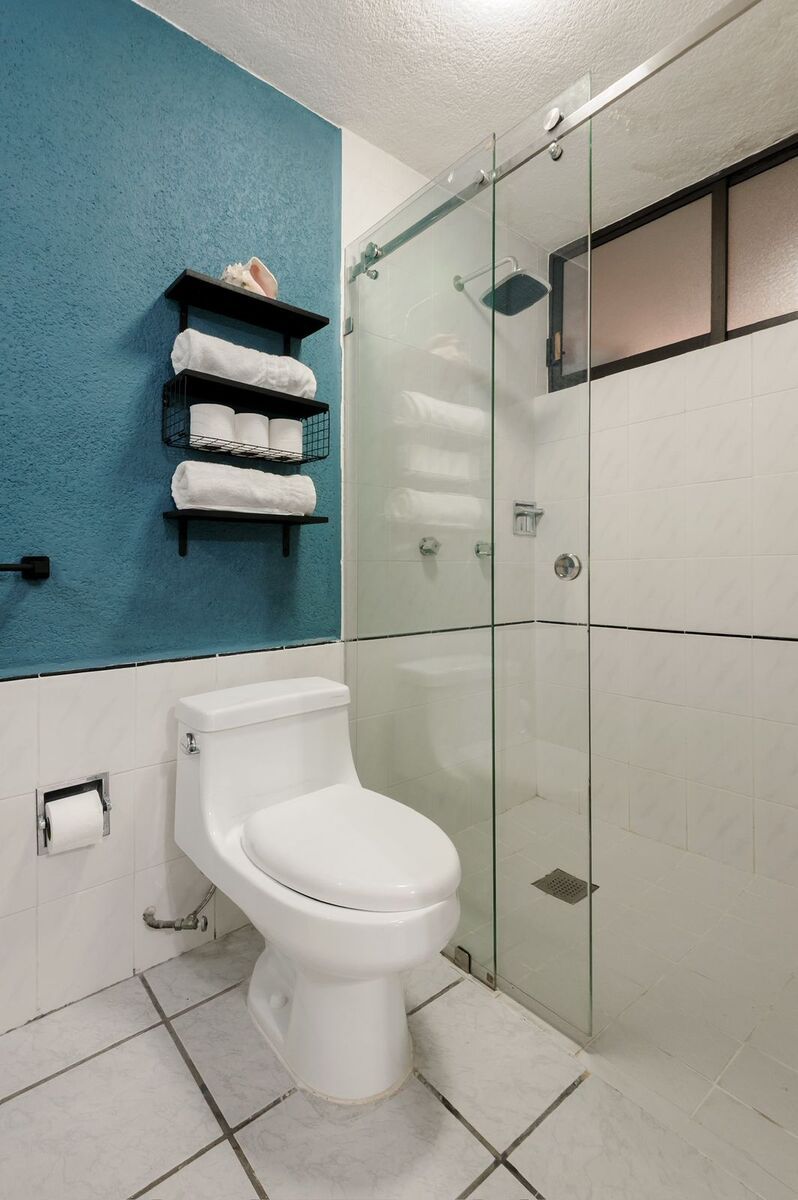 14 of 26: Baño recámara 1 departamento en venta col. las Palmas