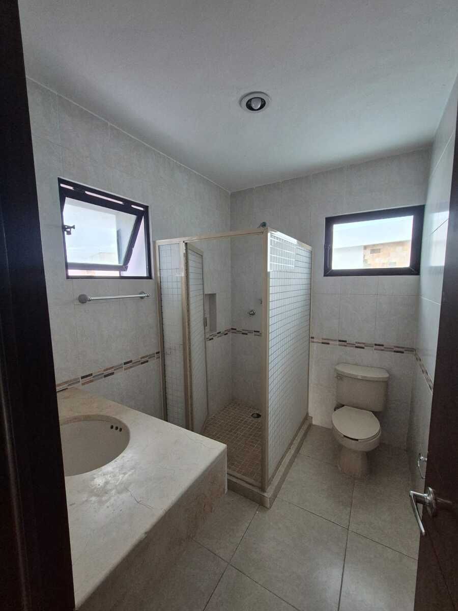 16 de 18: Baño Rec secundaria 1