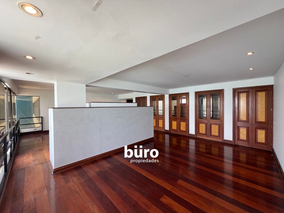 Sala de muy buen tamaño con linda vista, foto 4 de 15