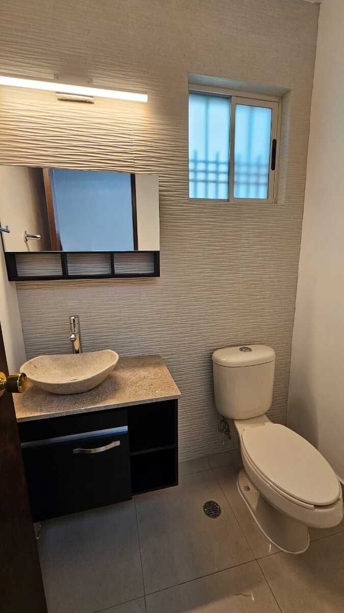 10 de 39: Baño de Visitas