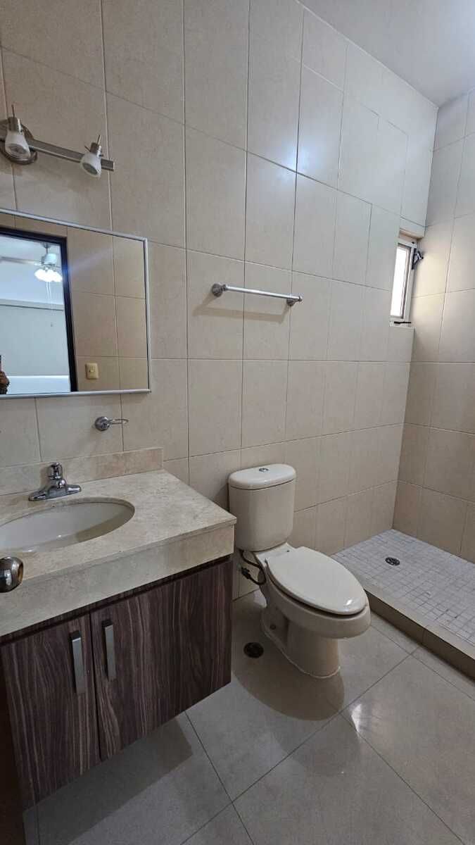 33 de 39: Baño completo