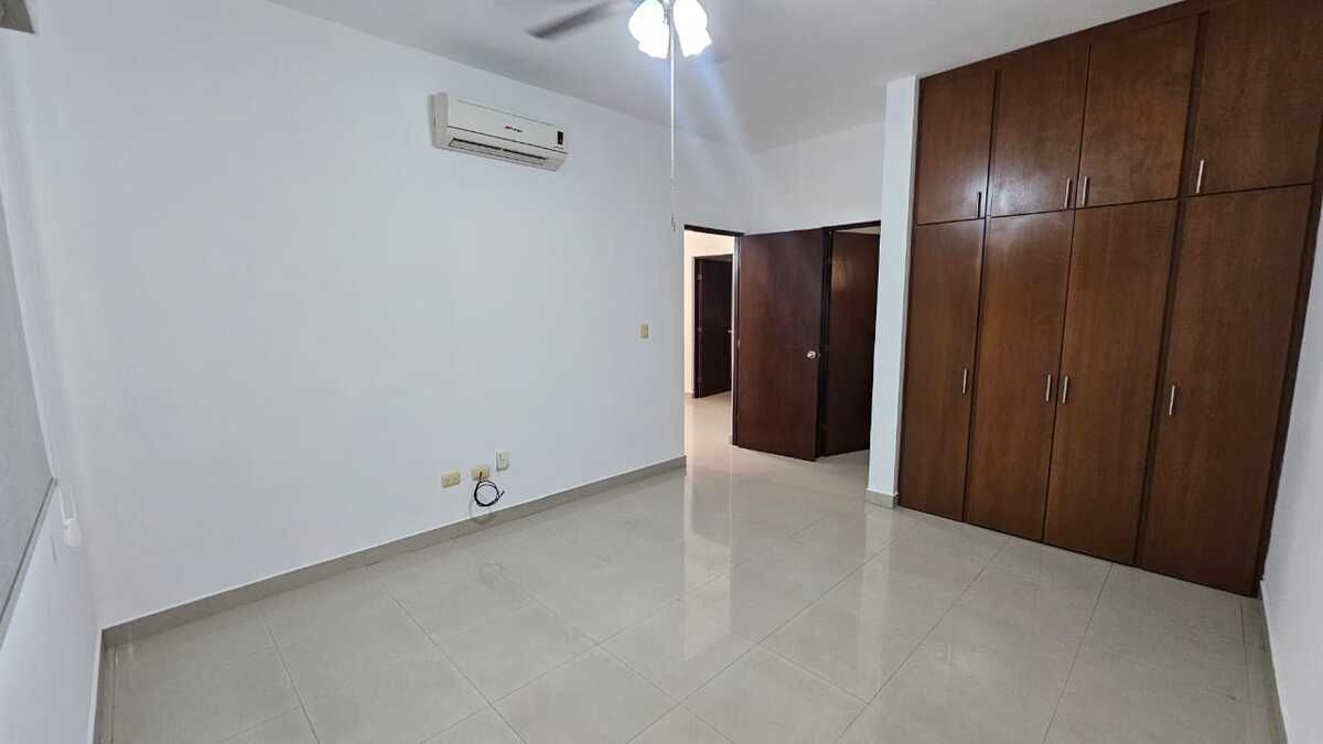 31 de 39: Recámara secundaria 2