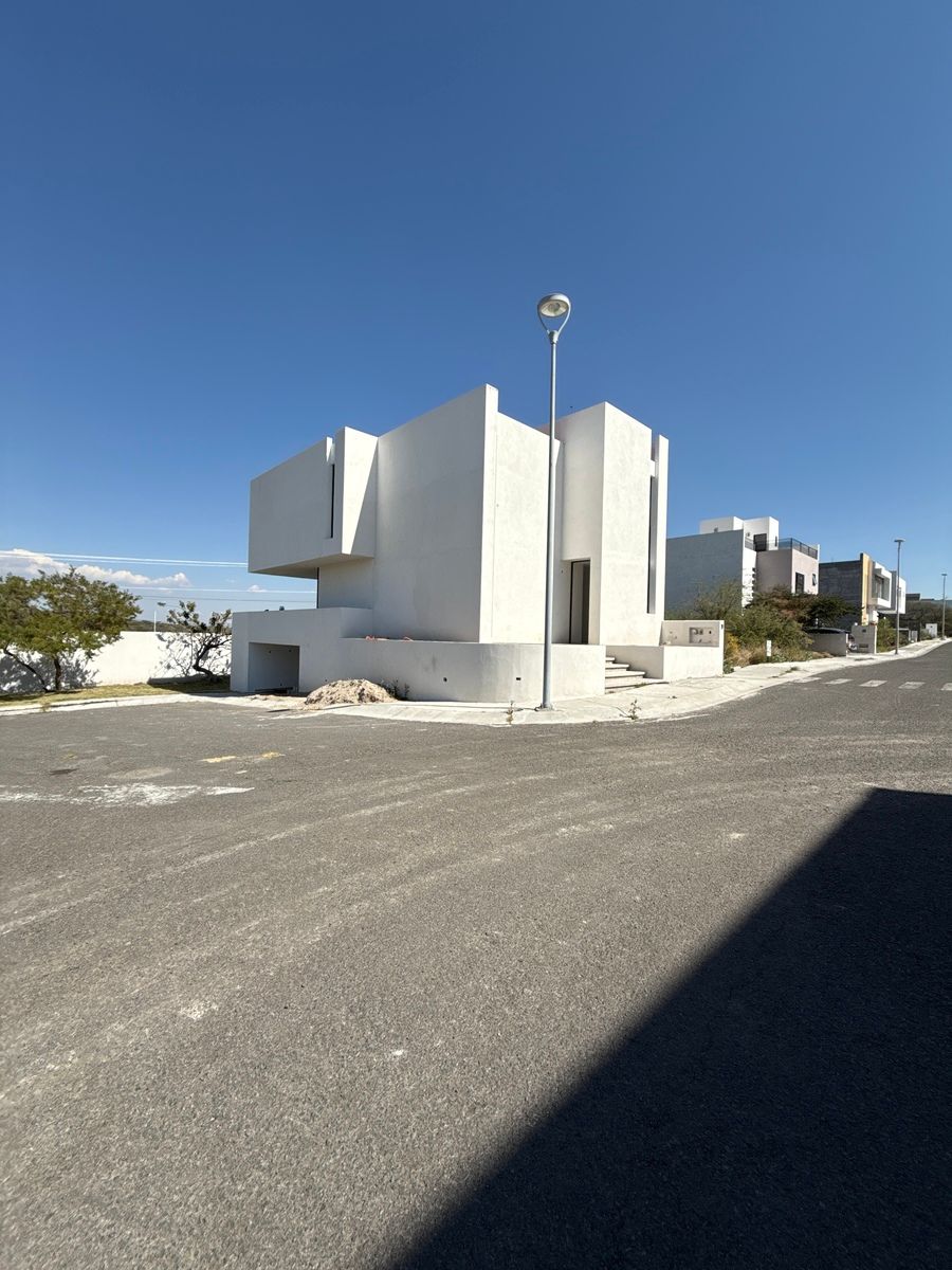 4 of 28: Fachada obra blanca