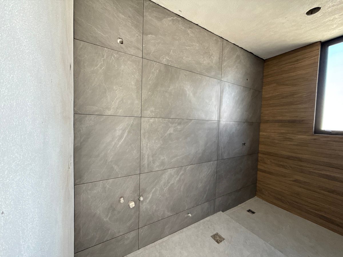 12 of 28: Baño recámara planta baja