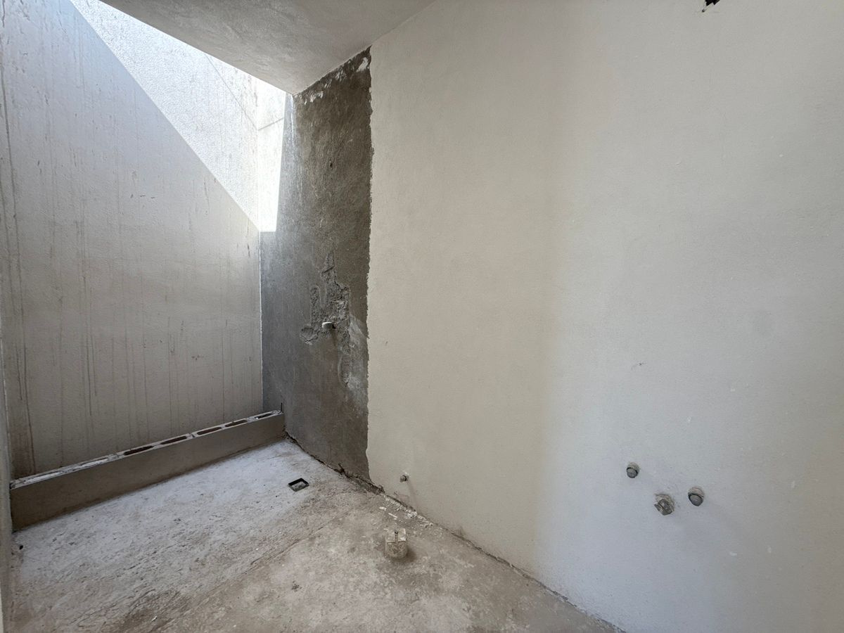 19 of 28: Baño recámara secundaria 1