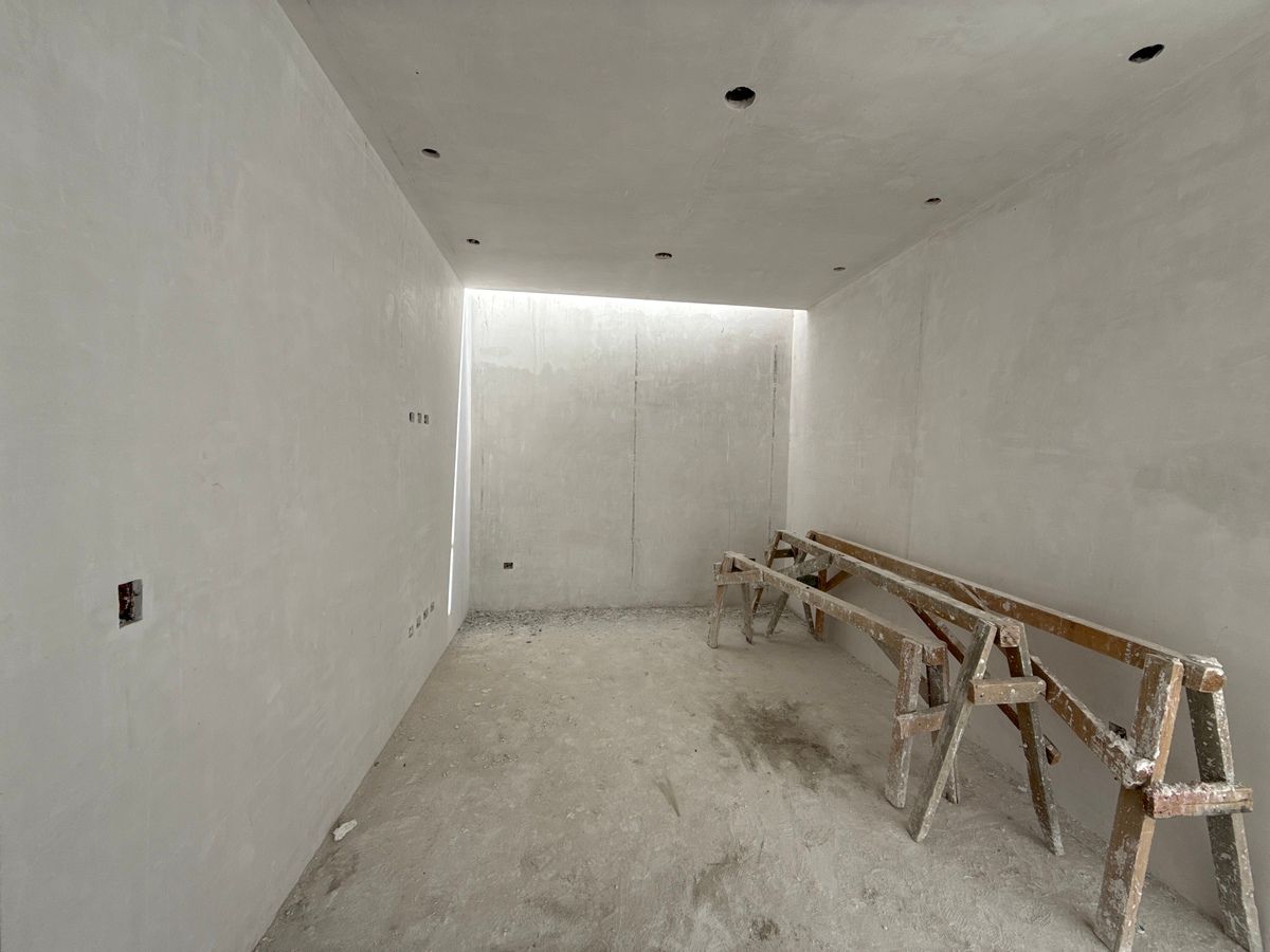 16 of 28: Family room