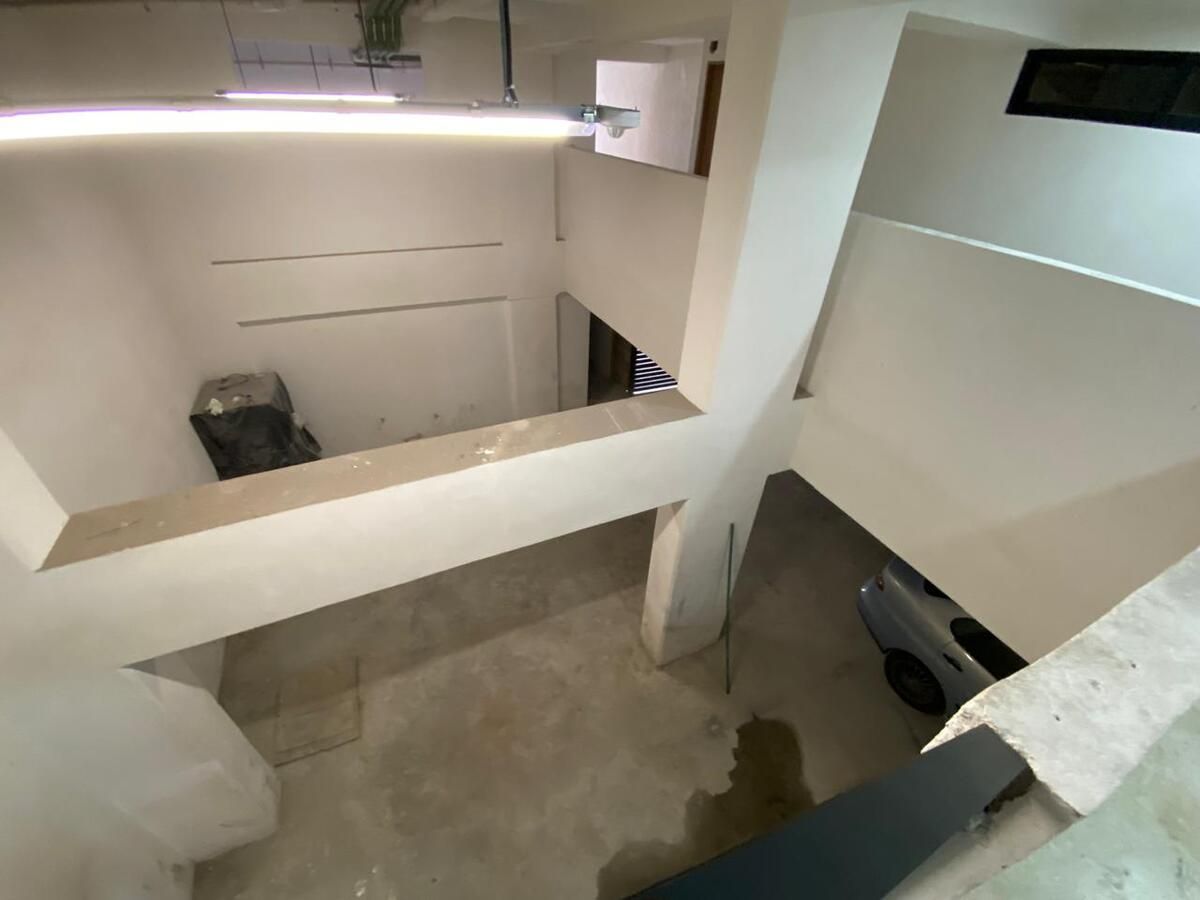 27 of 36: Estacionamiento