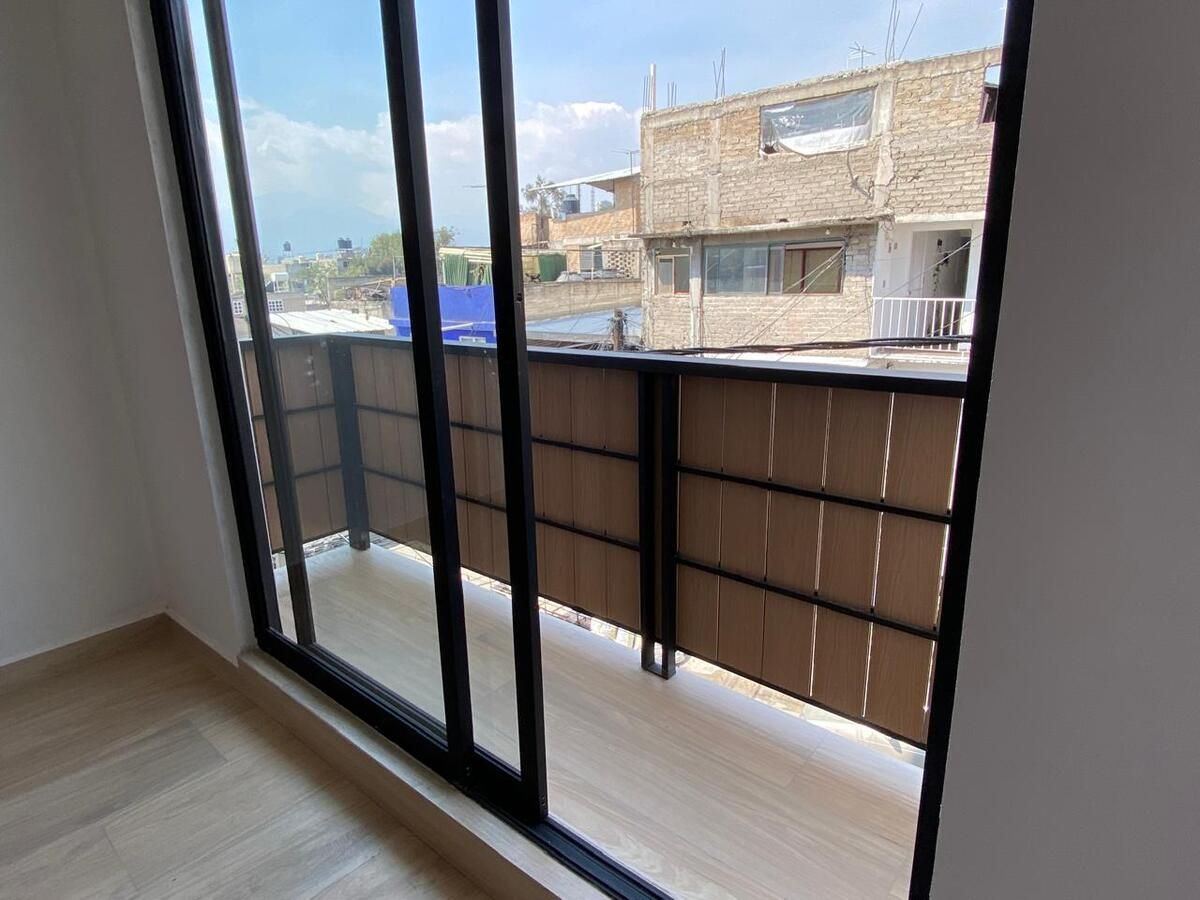 1 of 36: Balcón de recámara principal