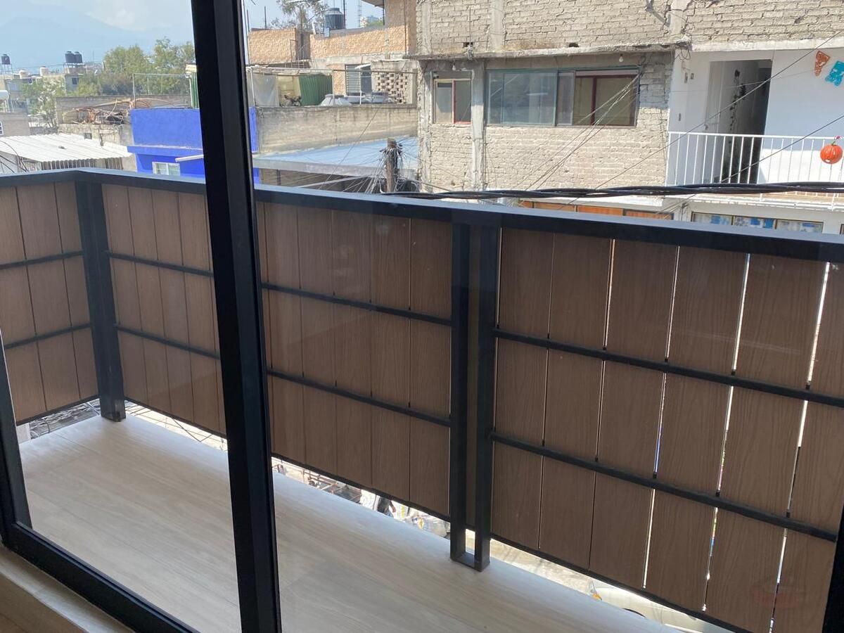 15 of 36: Balcón de recámara principal