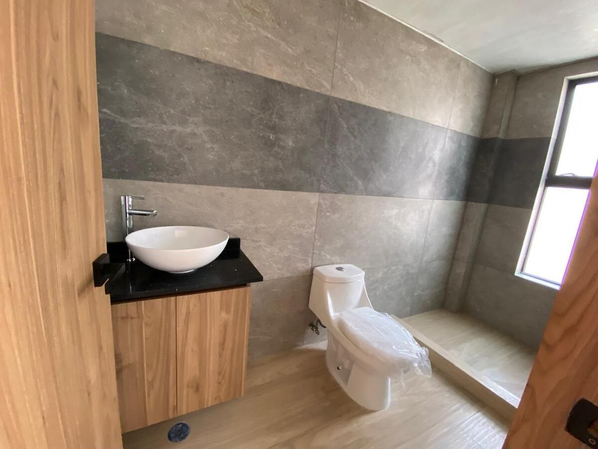 18 of 36: Muebles de baños de cerámica