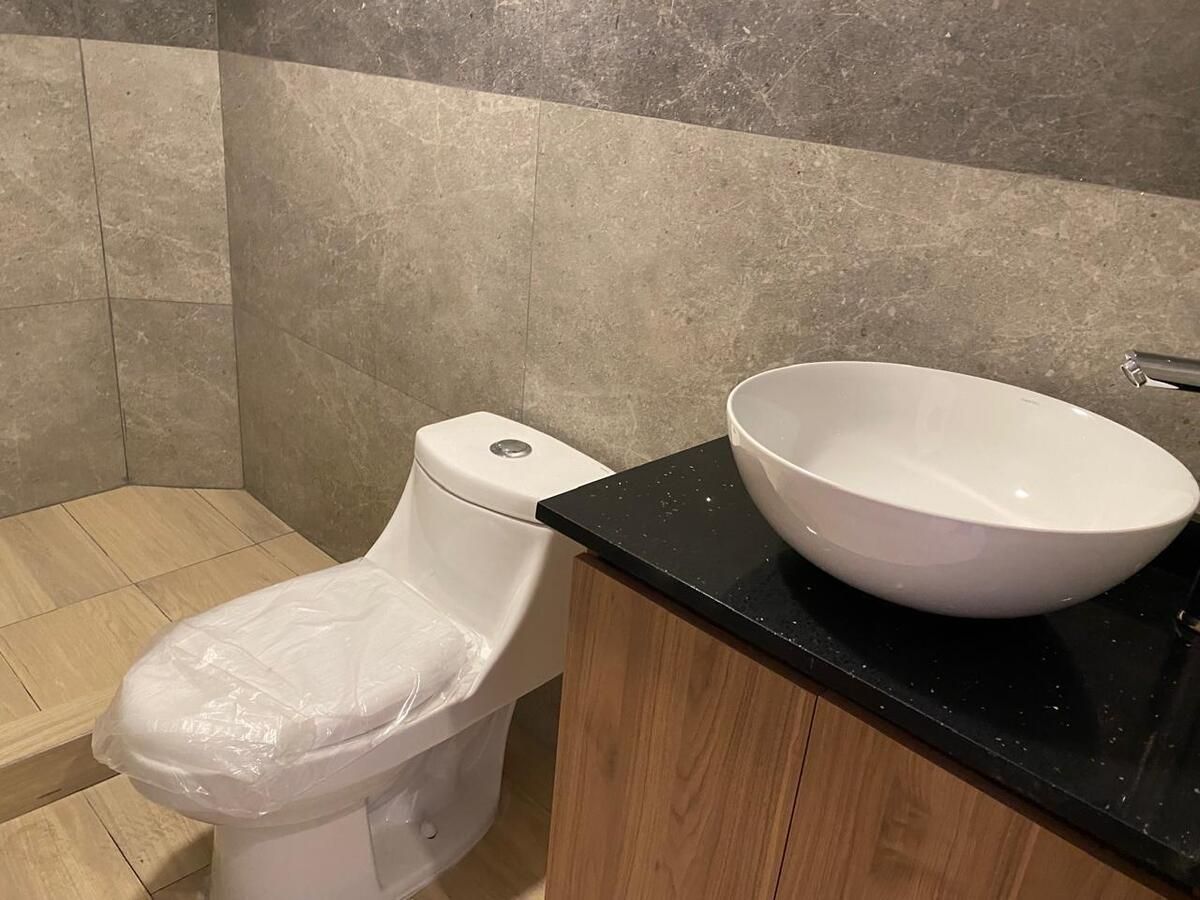 20 of 36: Muebles de cerámica segundo baño