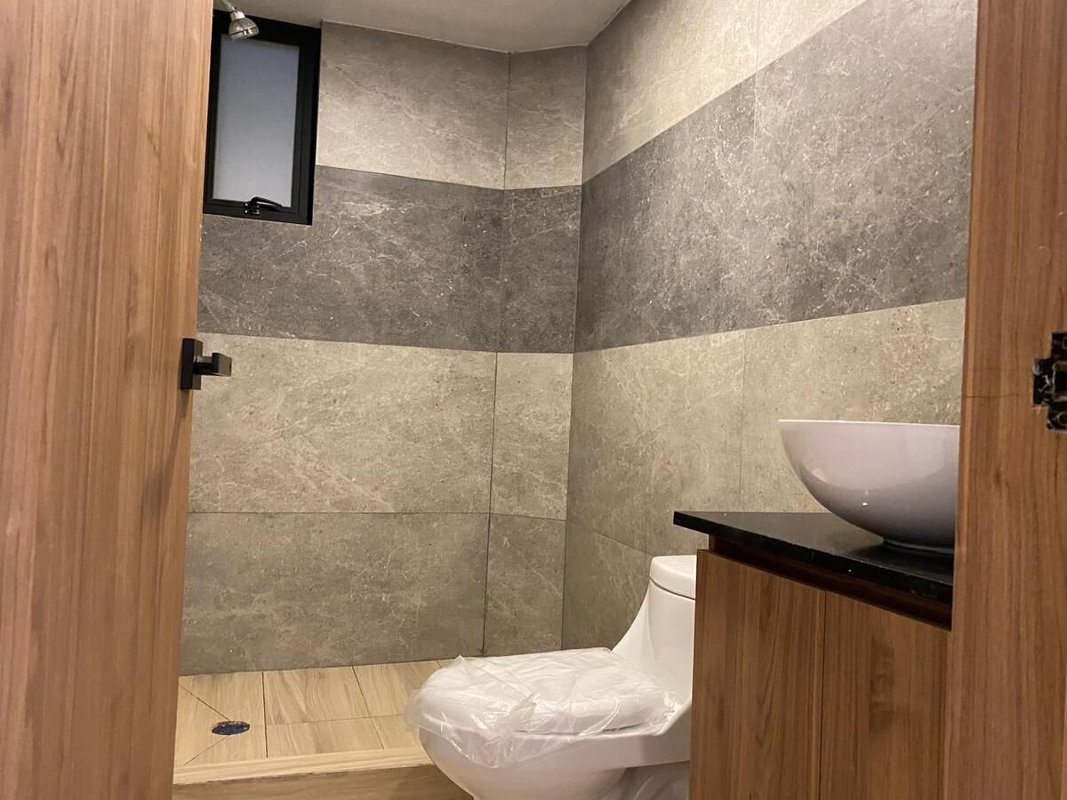 21 of 36: Segundo baño