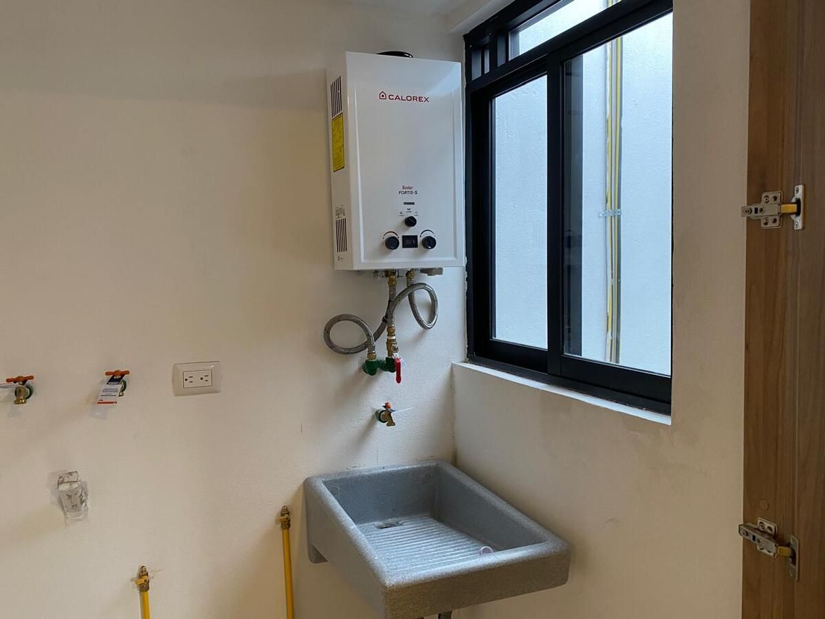 10 of 36: Cuarto de lavado