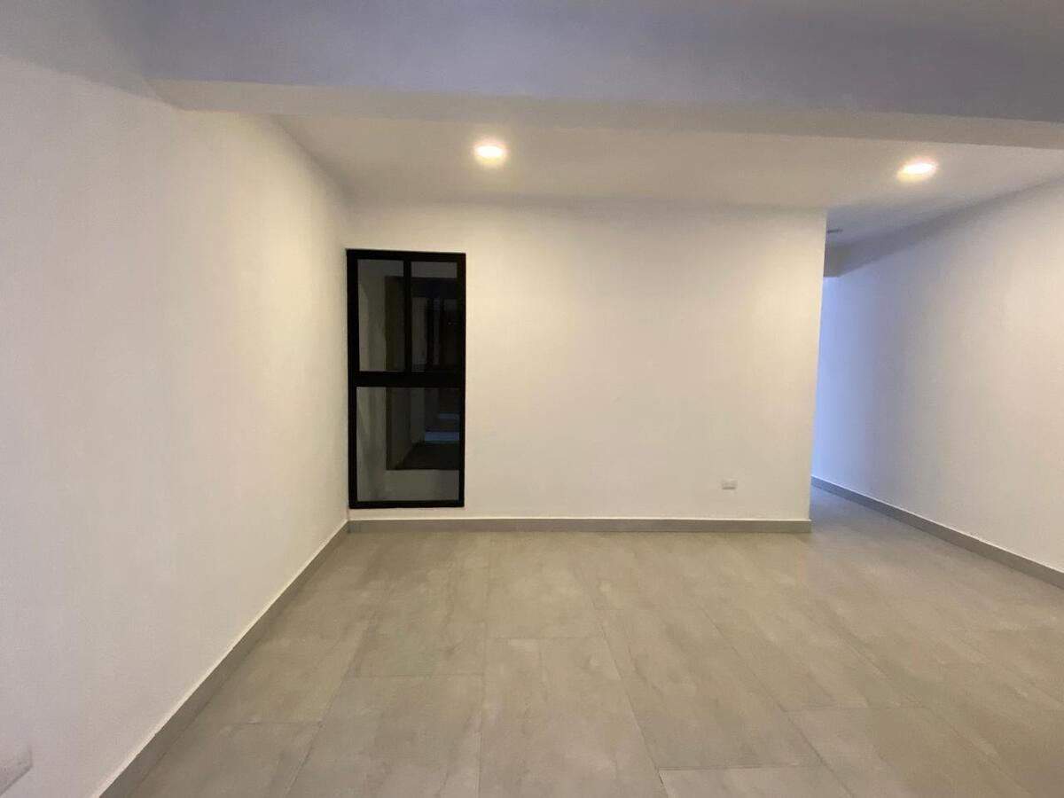 8 of 36: Sala con ventilación natural