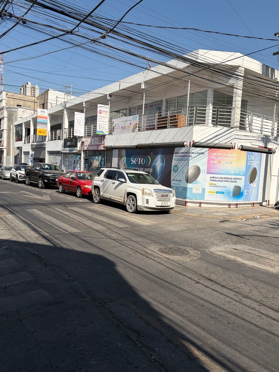 1 of 13: Vista de la esquina