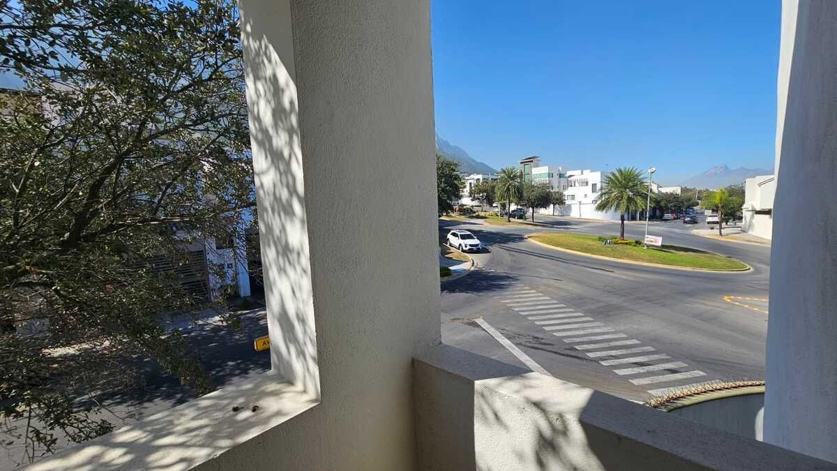 23 de 41: Balcón en recámara 3