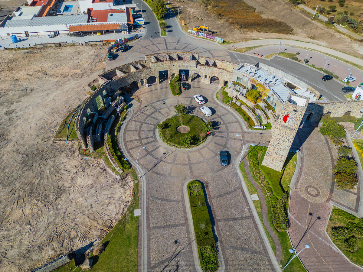 10 of 29: Vista aerea de la entrada principal