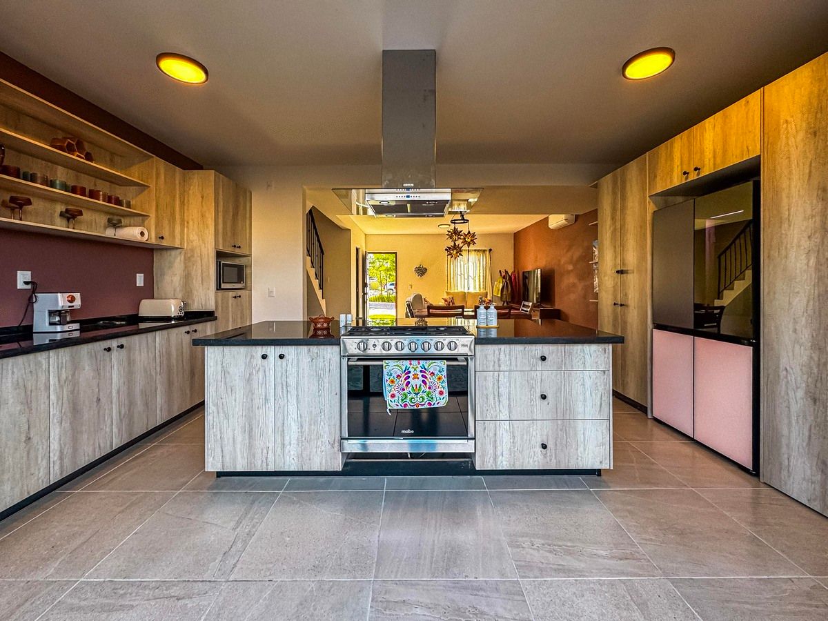 5 of 29: Cocina amplia