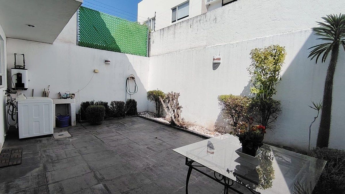 31 de 34: Patio trasero y área de lavado