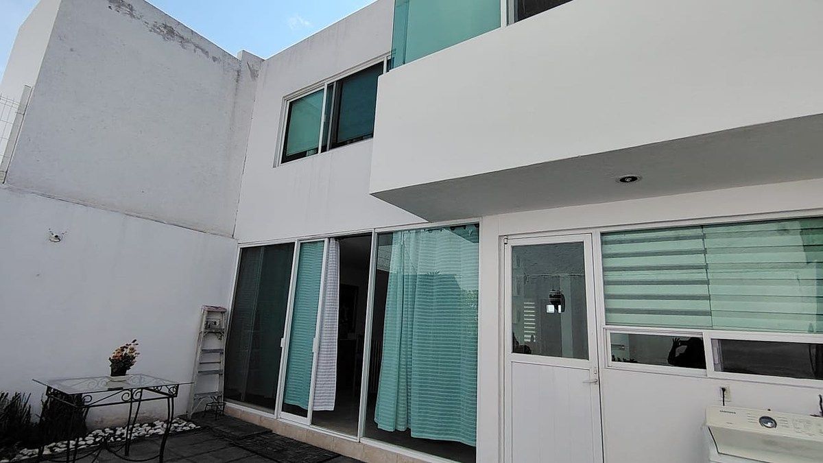 33 de 34: Patio trasero y área de lavado