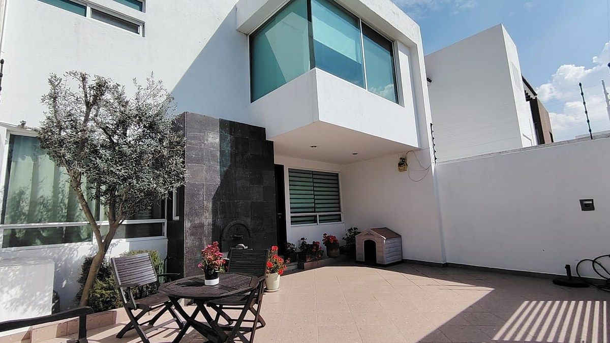 2 de 34: Entrada principal