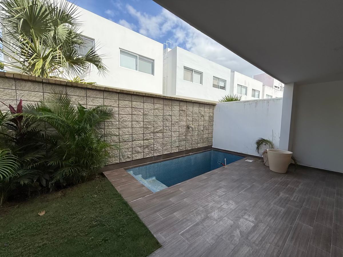 4 of 26: Patio con alberca y asador