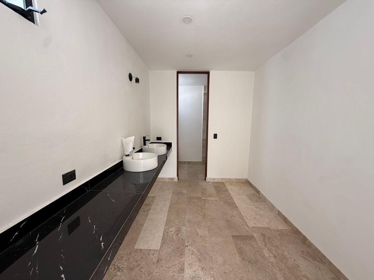 6 of 26: Baño Rec. principal