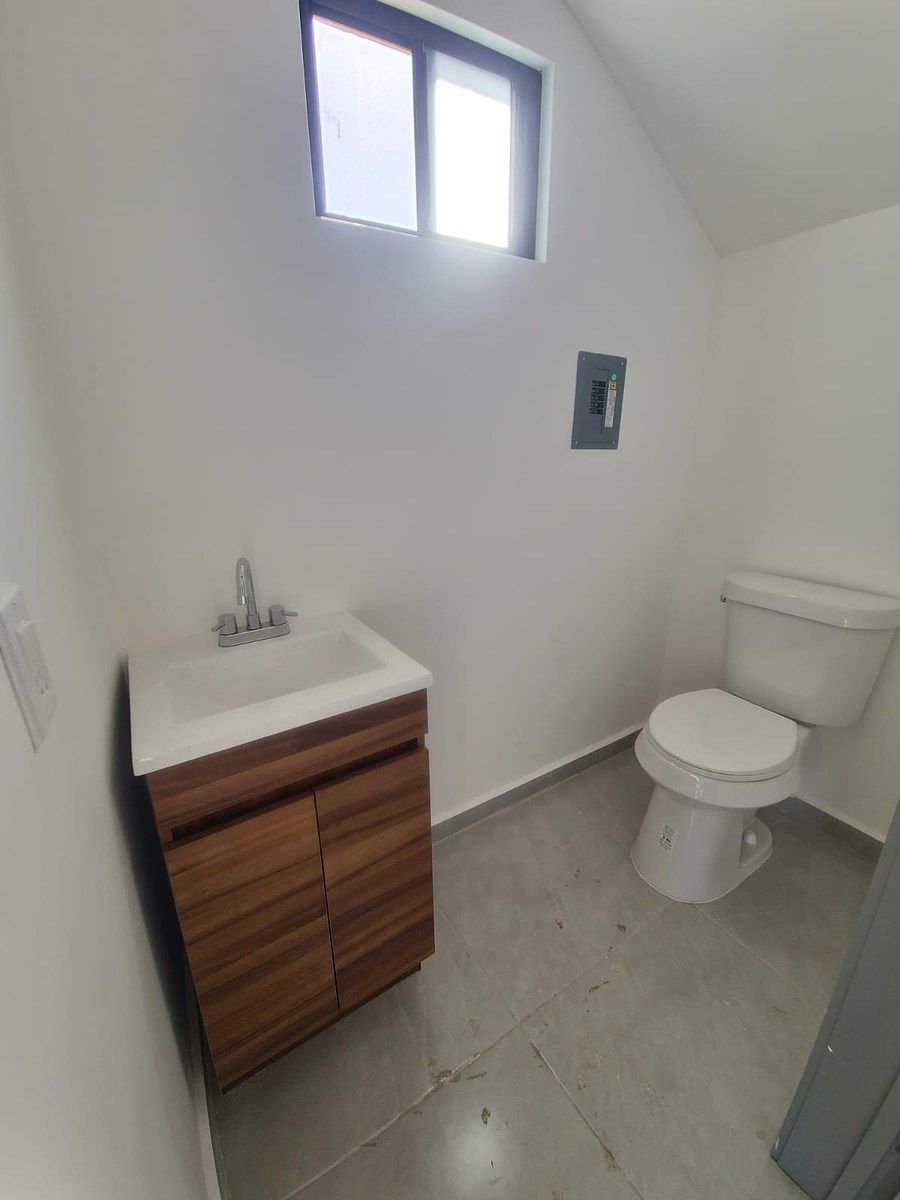 Medio baño en planta baja, photo 10 of 21