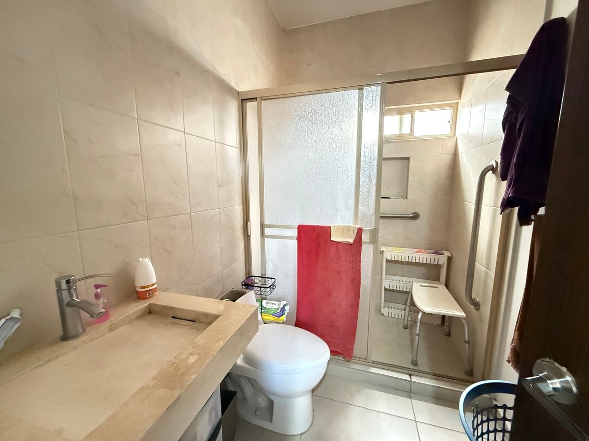 10 de 22: Baño compartido