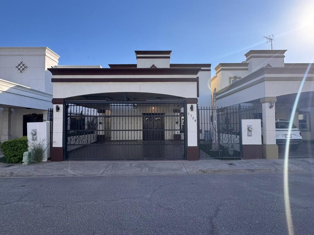 Se vende casa en residencial Riviera Maya