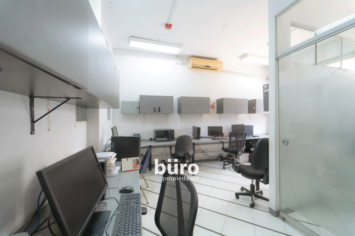 24 de 33: Antesala de servidores