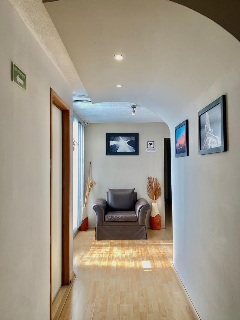 5 of 9: PASILLO ENTRADA OFF 24