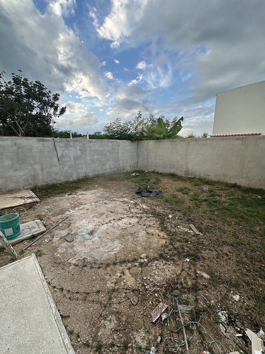 8 of 16: Espacio real del patio